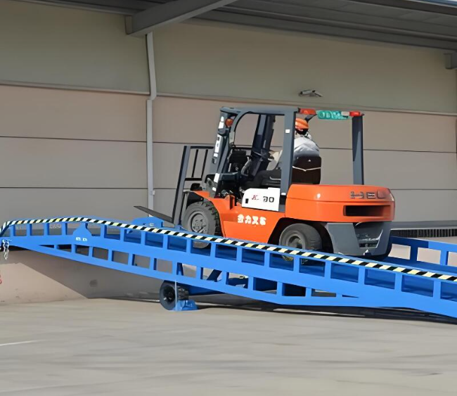 阆中移动式卸货平台（叉车用）